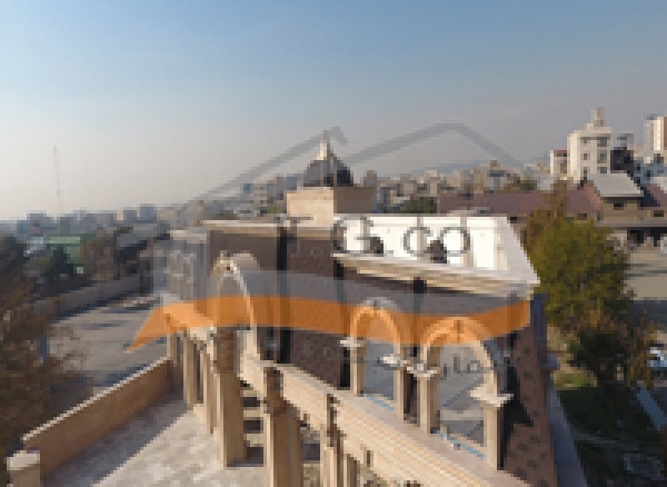 سقف سوله و انواع آن (قیمت پوشش سقف سوله شهریور 1405) - پوشش بام تخت جمشید استفاده ازشینگل قهوه ای به عنوان نما پیشانی ساختمان و نمای آلاچیق